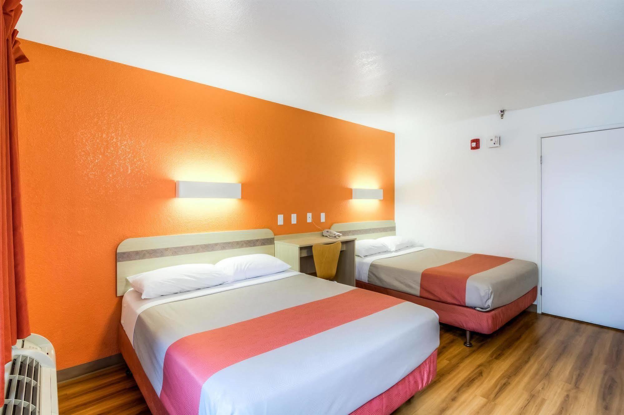 Motel 6 Chicago - Elk Grove Elk Grove Village Exterior photo