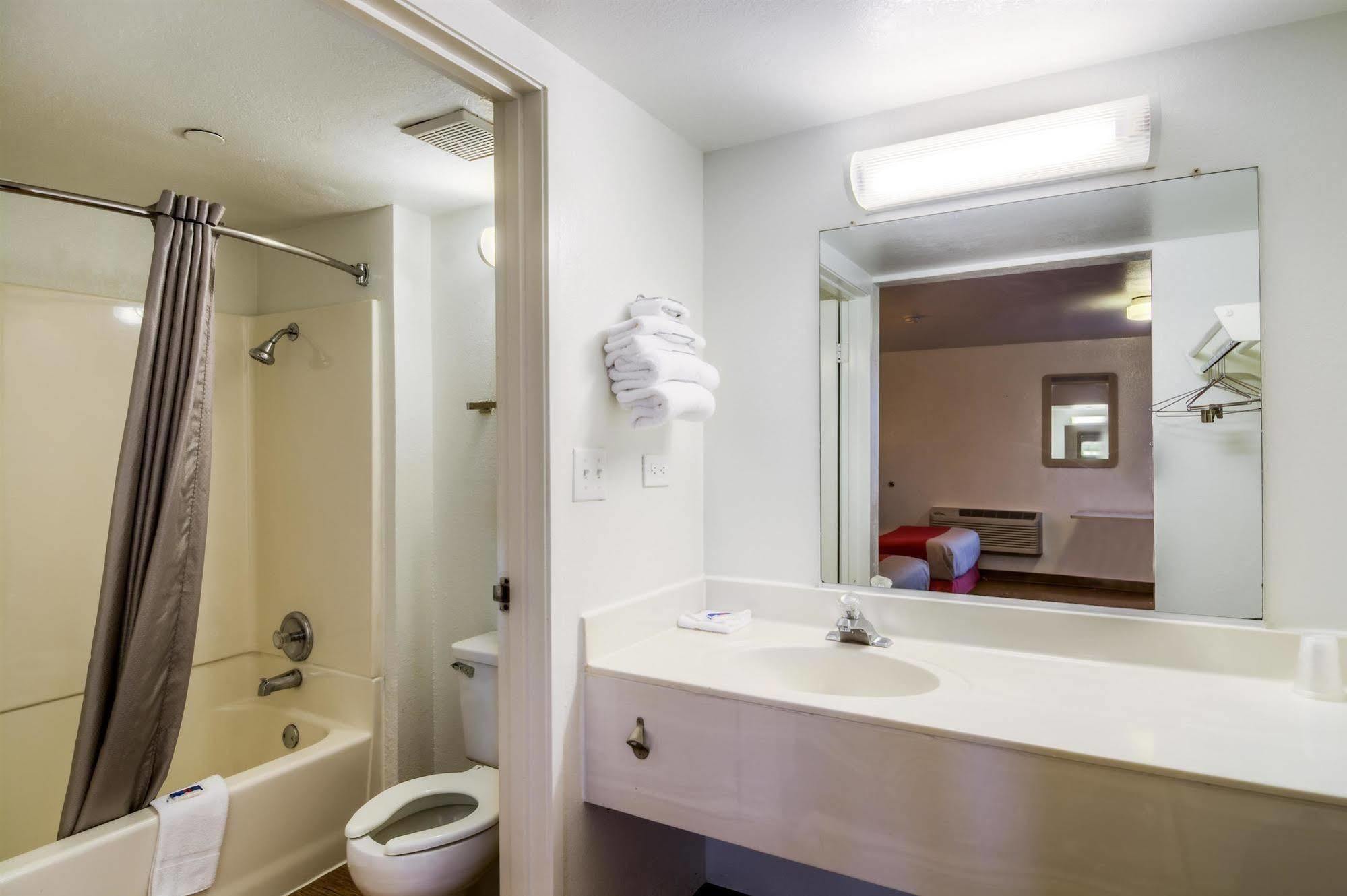 Motel 6 Chicago - Elk Grove Elk Grove Village Exterior photo