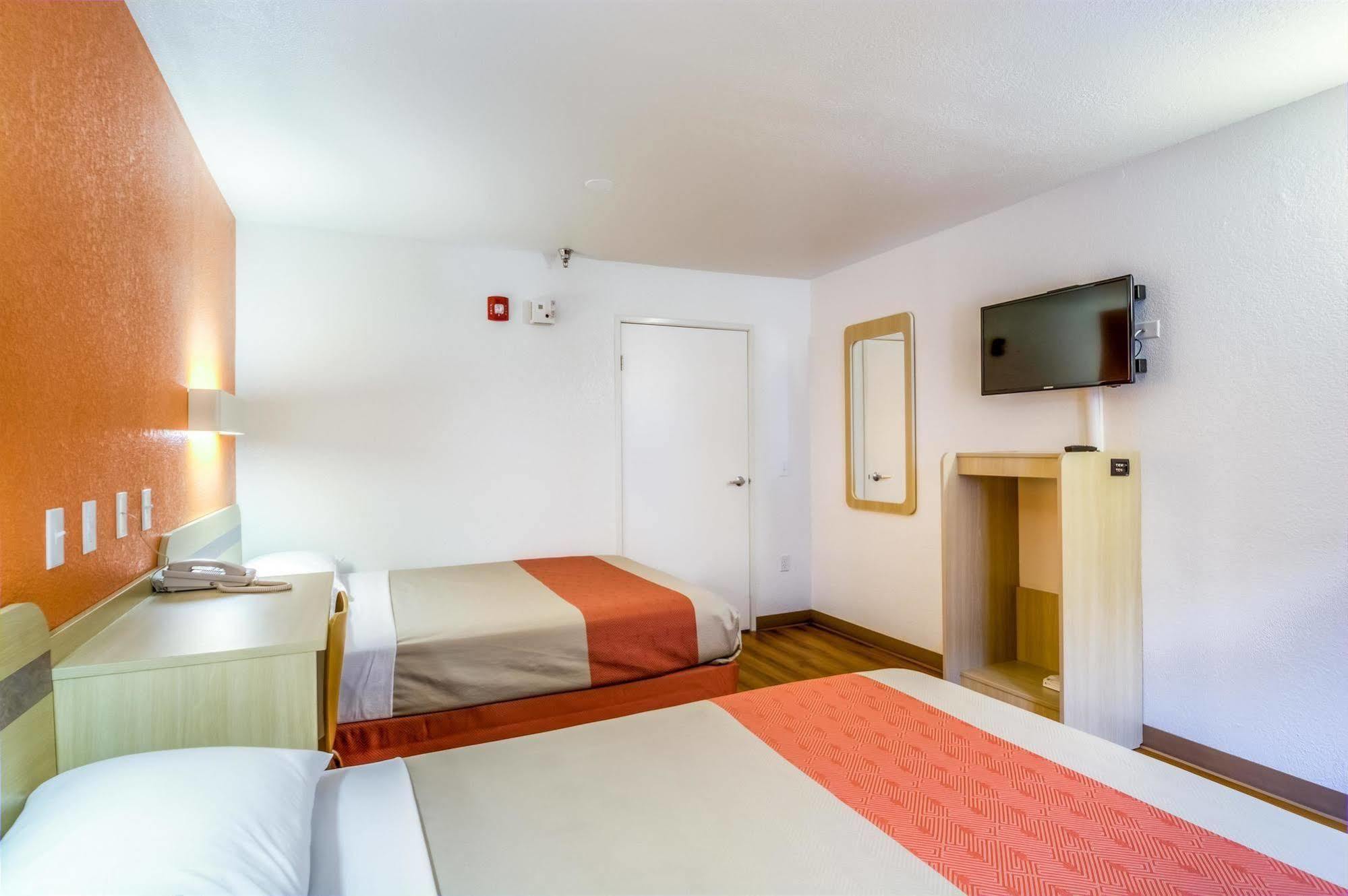 Motel 6 Chicago - Elk Grove Elk Grove Village Exterior photo