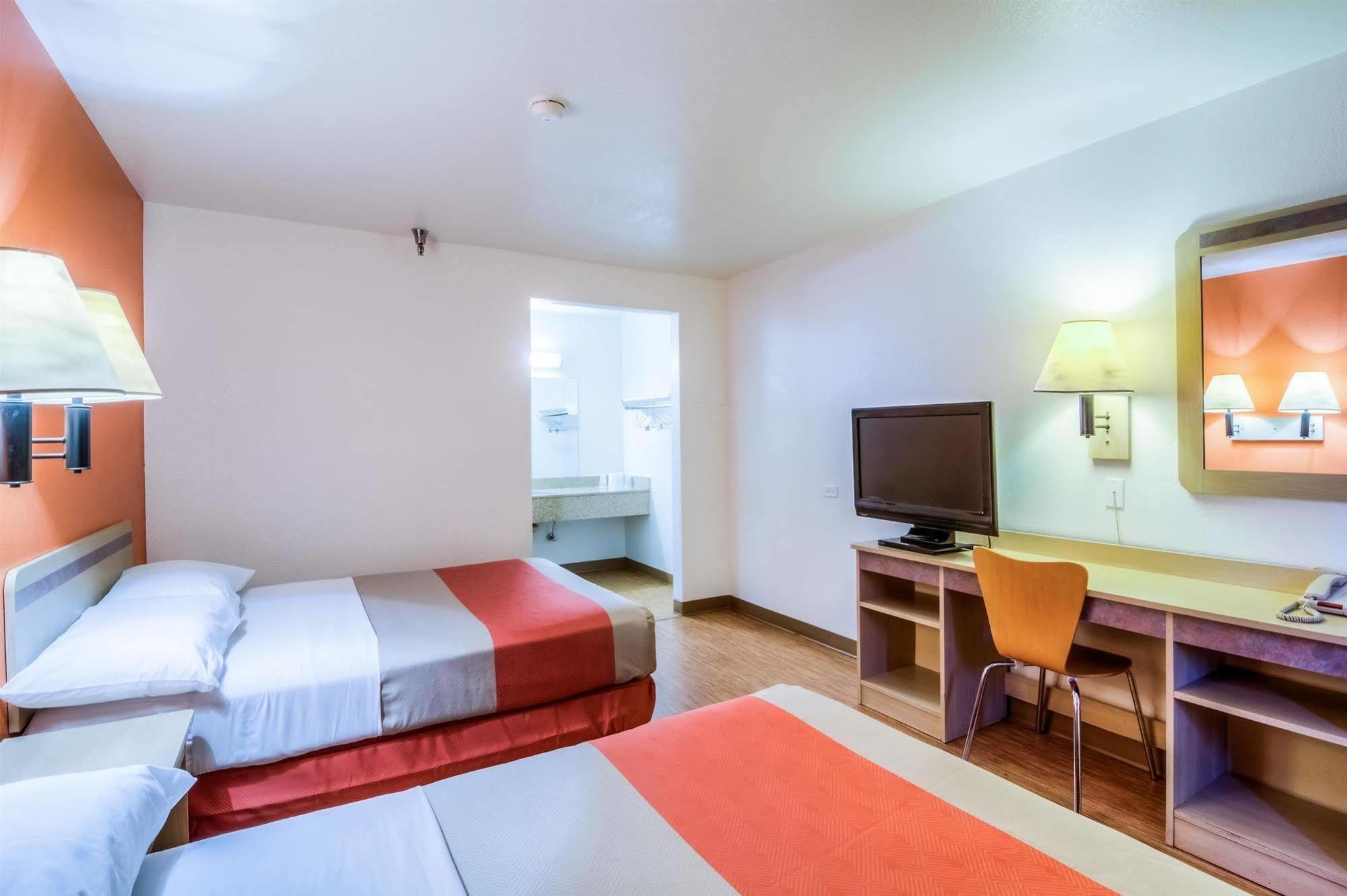 Motel 6 Chicago - Elk Grove Elk Grove Village Exterior photo