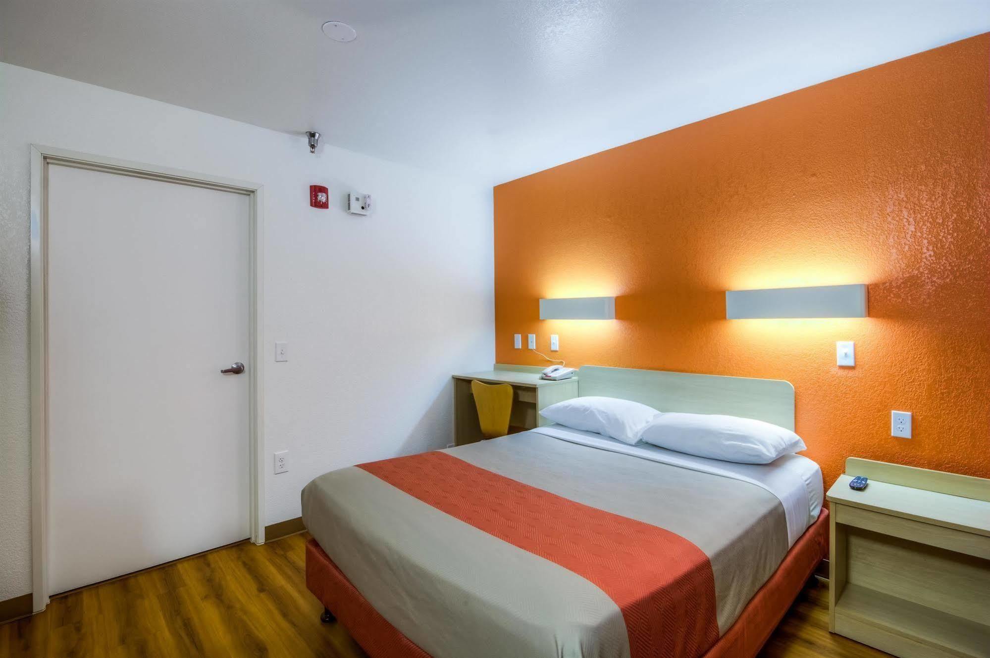 Motel 6 Chicago - Elk Grove Elk Grove Village Exterior photo
