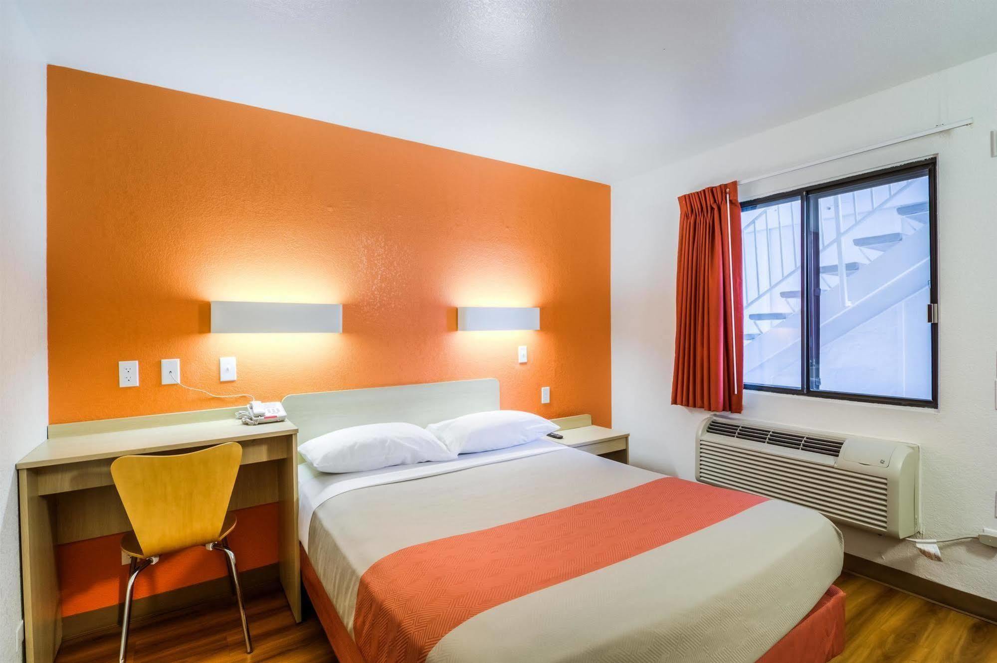 Motel 6 Chicago - Elk Grove Elk Grove Village Exterior photo
