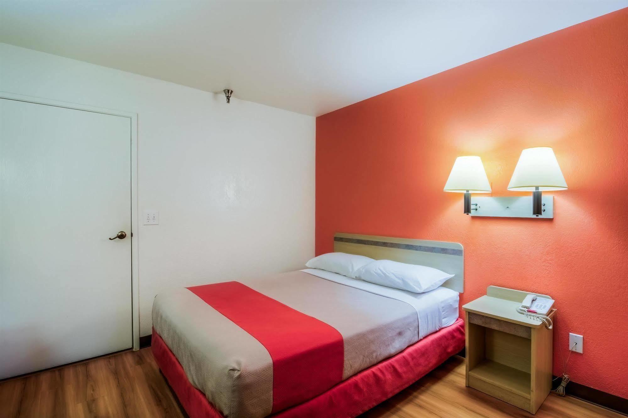 Motel 6 Chicago - Elk Grove Elk Grove Village Exterior photo