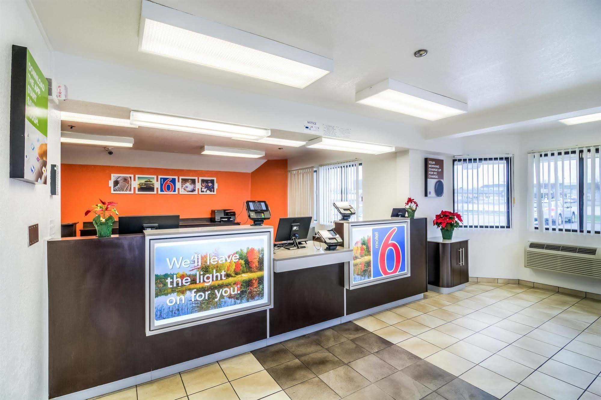 Motel 6 Chicago - Elk Grove Elk Grove Village Exterior photo