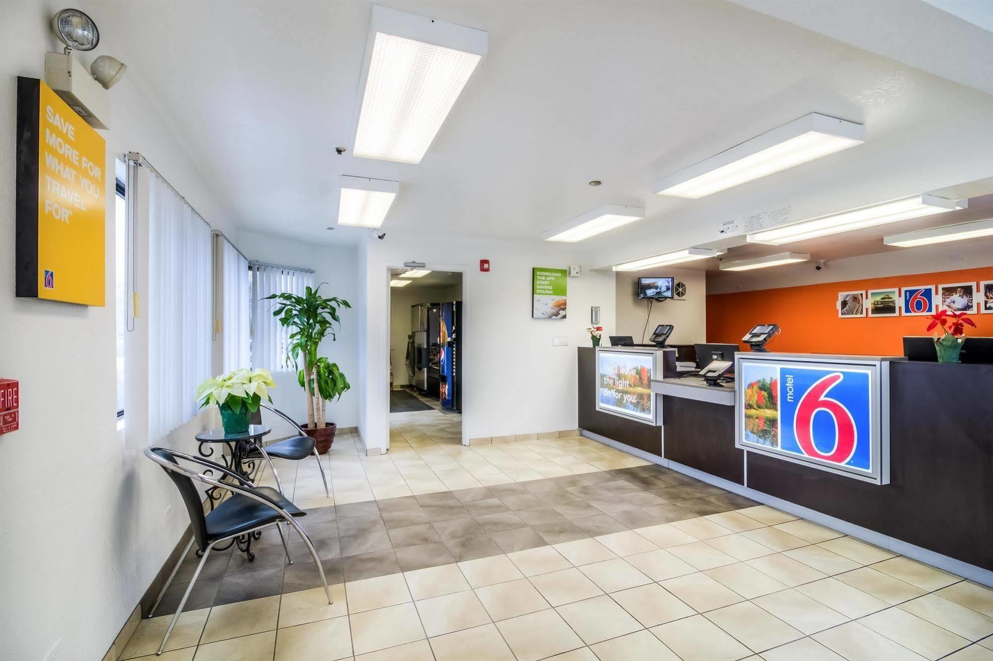 Motel 6 Chicago - Elk Grove Elk Grove Village Exterior photo