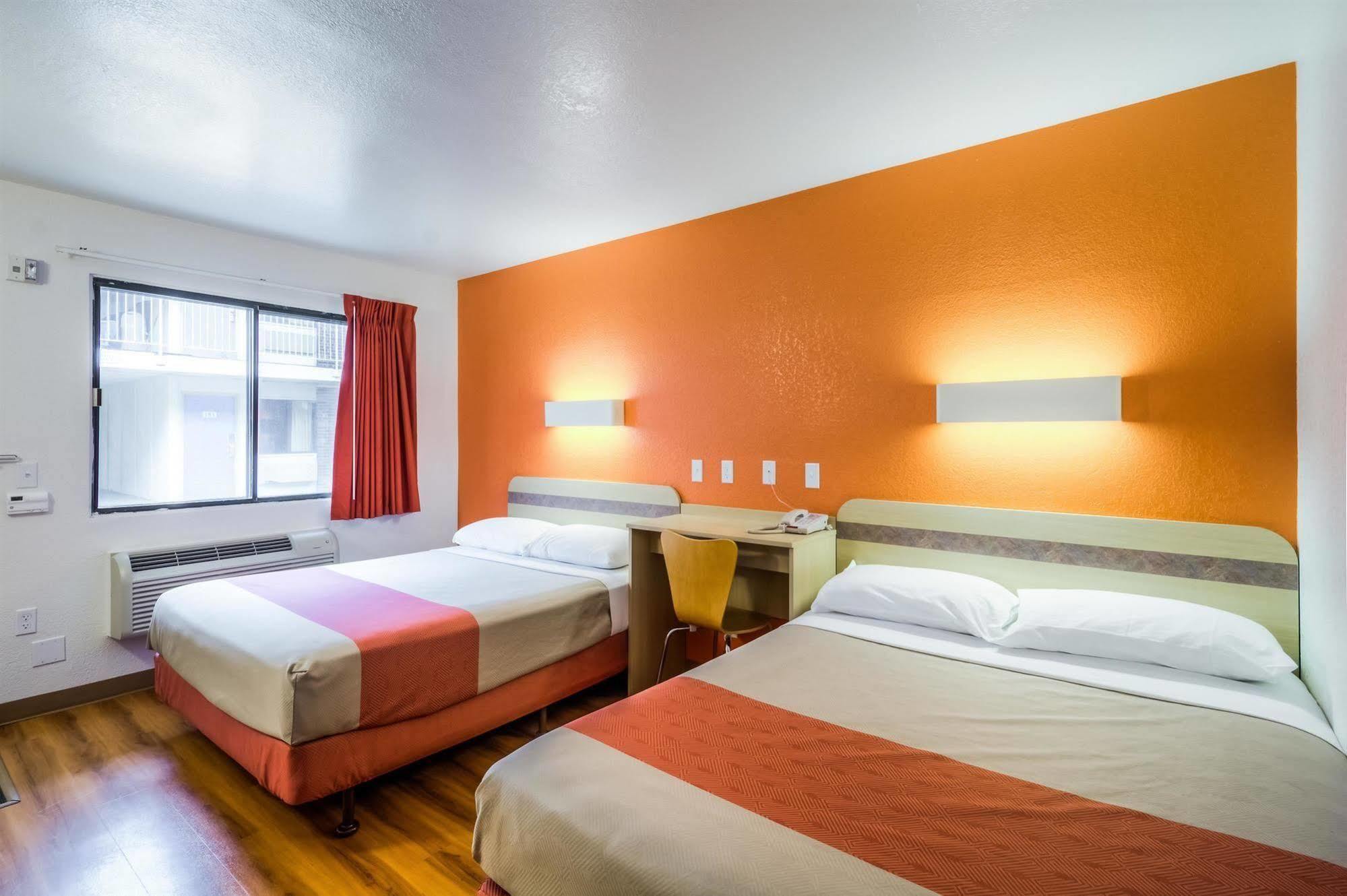 Motel 6 Chicago - Elk Grove Elk Grove Village Exterior photo