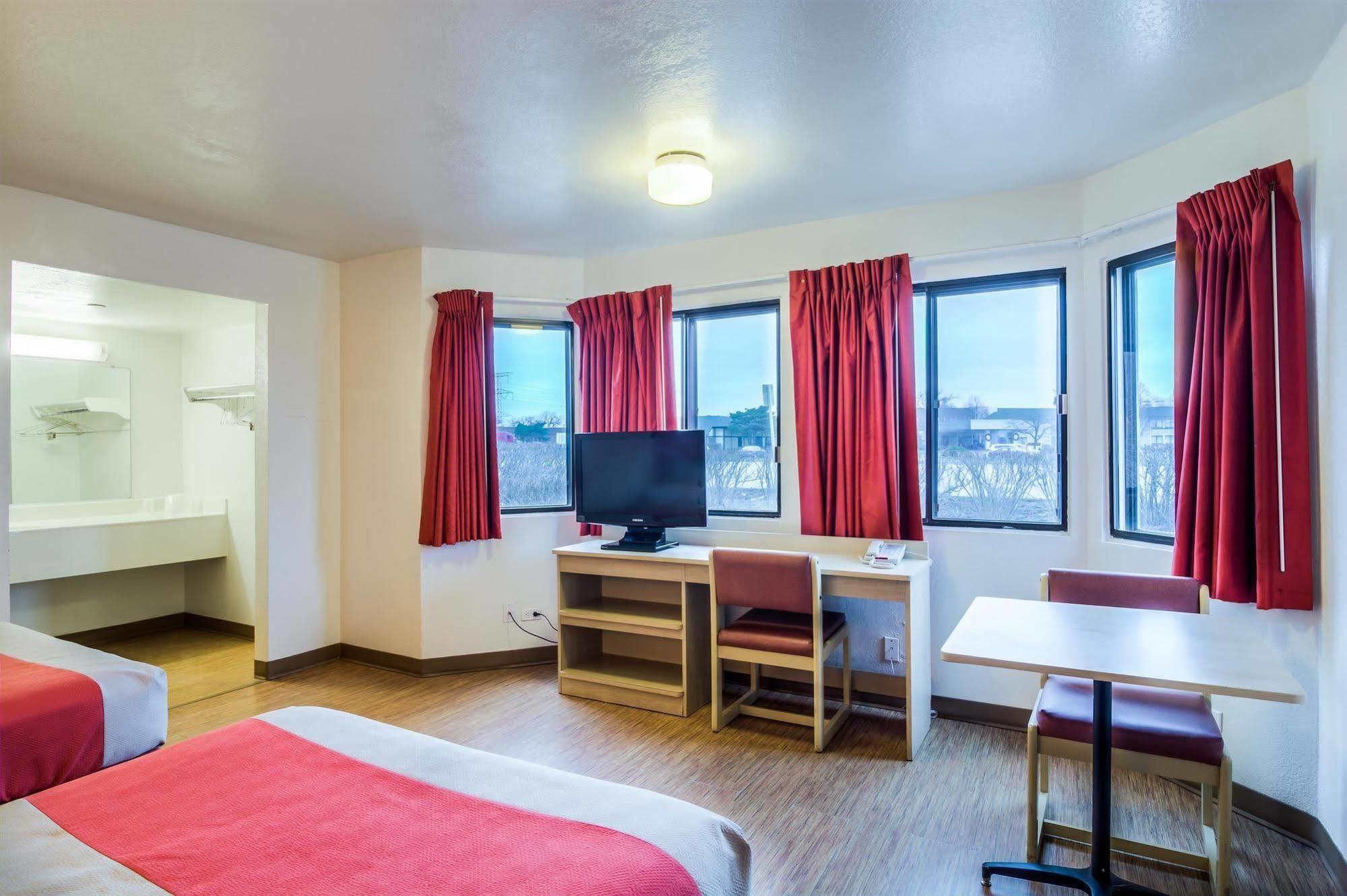 Motel 6 Chicago - Elk Grove Elk Grove Village Exterior photo