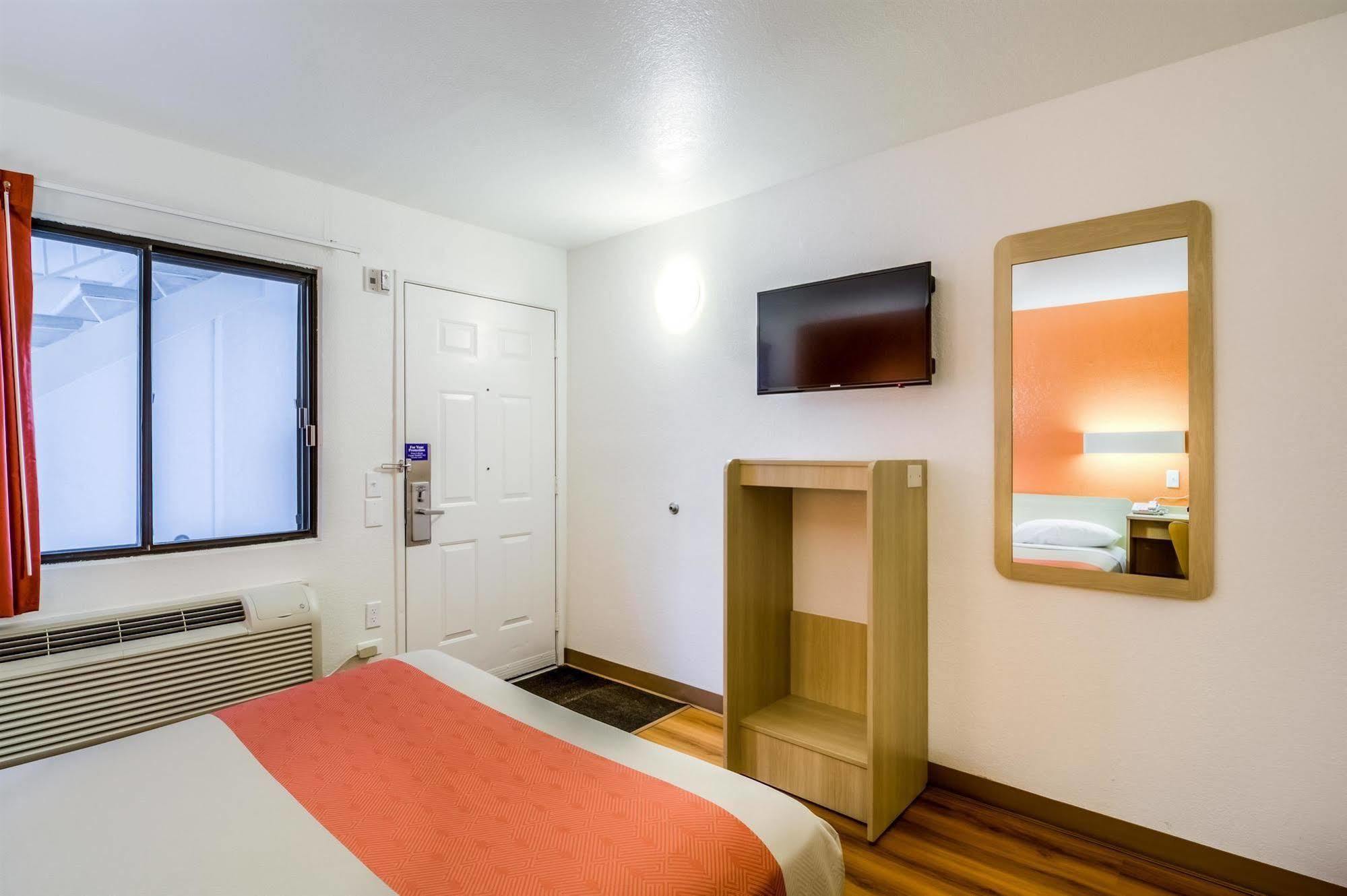 Motel 6 Chicago - Elk Grove Elk Grove Village Exterior photo