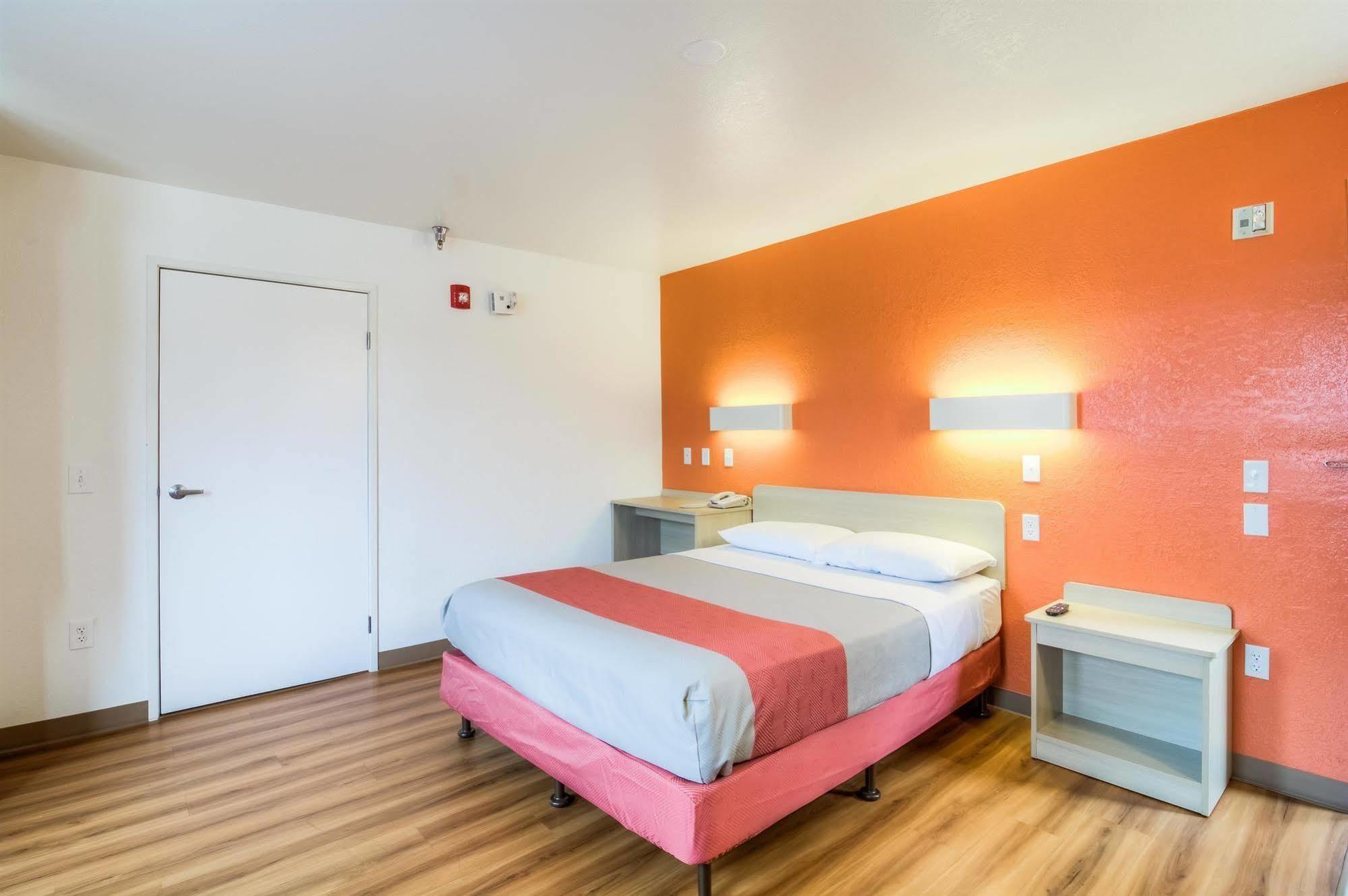 Motel 6 Chicago - Elk Grove Elk Grove Village Exterior photo