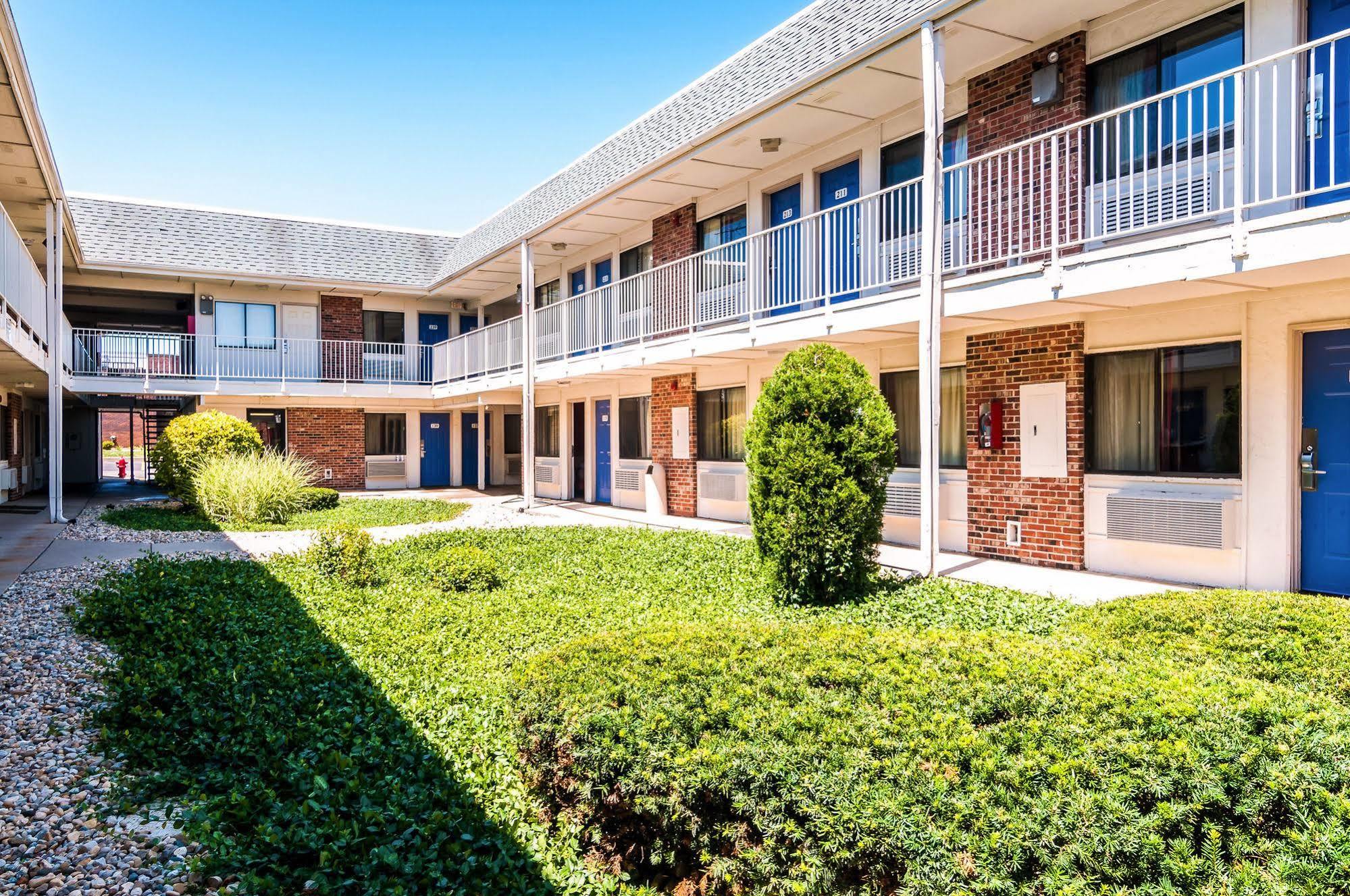 Motel 6 Chicago - Elk Grove Elk Grove Village Exterior photo