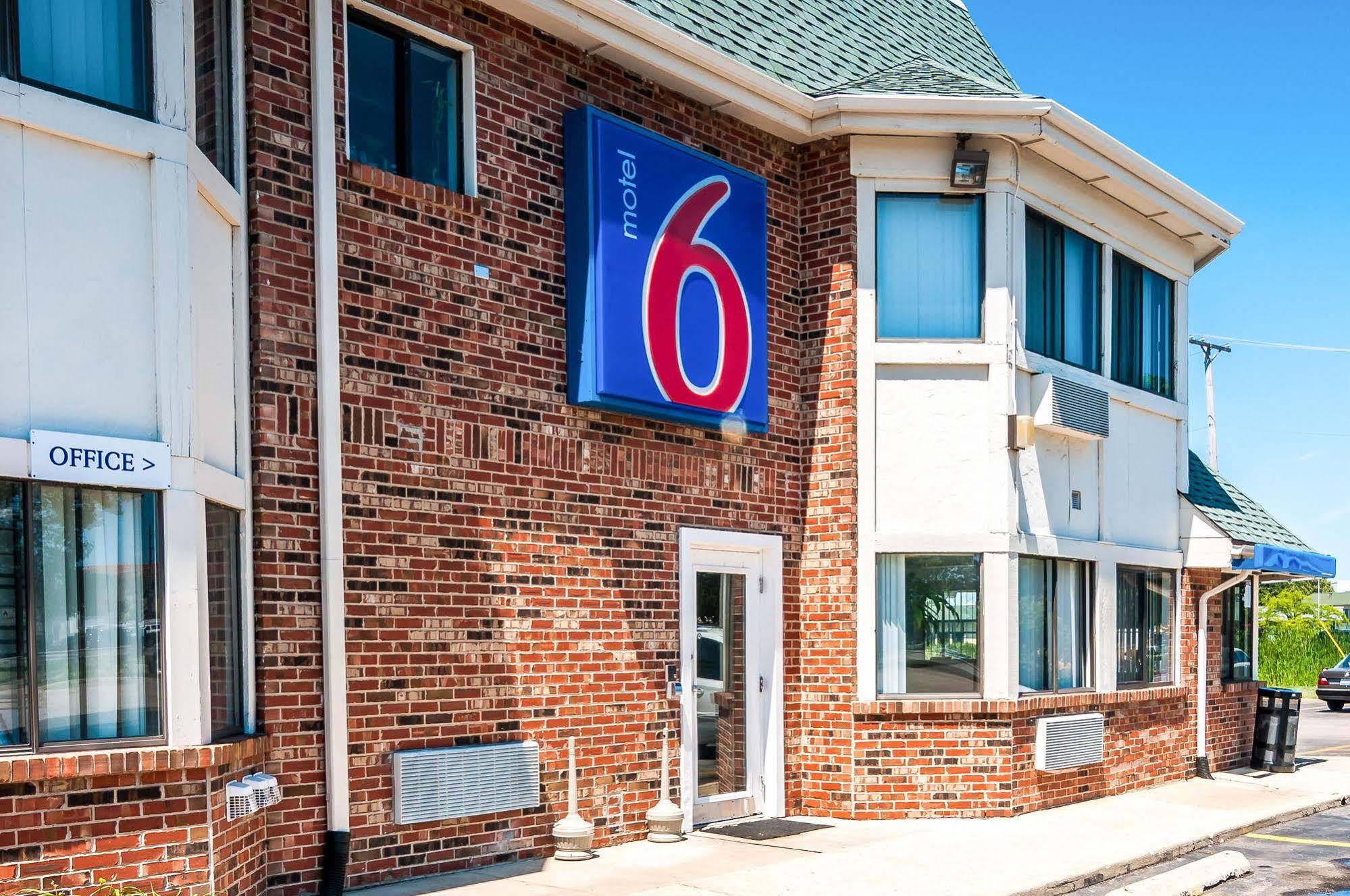 Motel 6 Chicago - Elk Grove Elk Grove Village Exterior photo